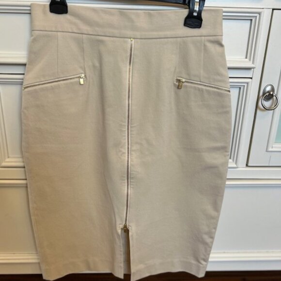 Stretch cream skirt with gold hardware in size 8 by Banana Republic - Picture 1 of 3